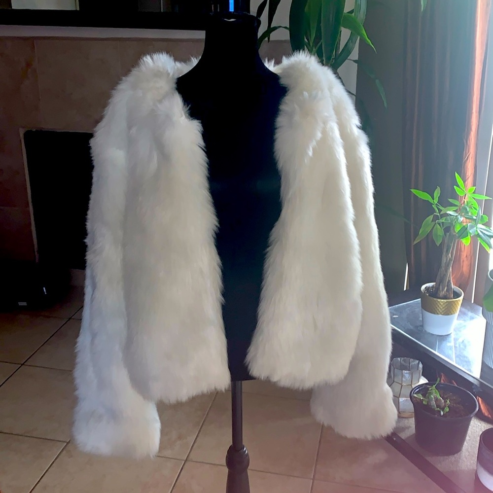 Optic White Faux Fur Forever 21 Jacket Size Large